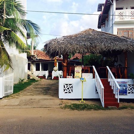 Sea Side Guest House Tangalle Exteriör bild
