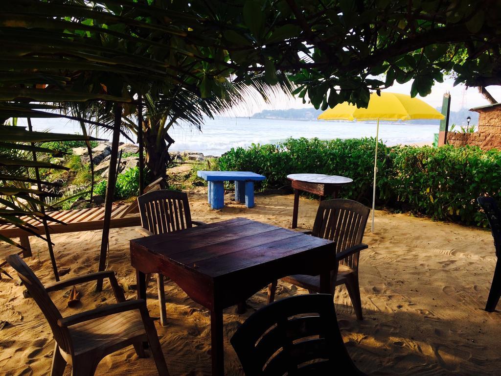 Sea Side Guest House Tangalle Exteriör bild