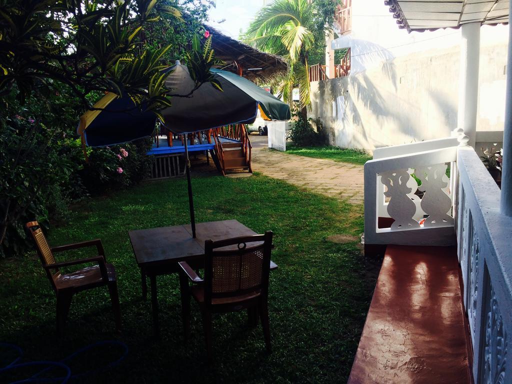 Sea Side Guest House Tangalle Exteriör bild