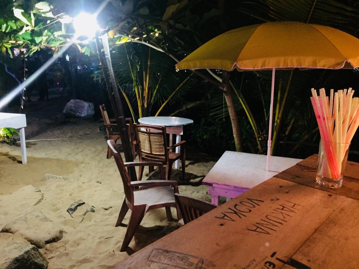Sea Side Guest House Tangalle Exteriör bild